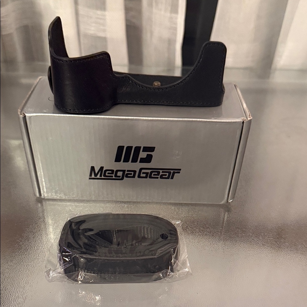 MegaGear Black Camera Case - Sony A7c ii